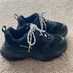 Balenciaga Triple S sneaker black with white laces